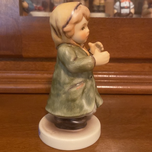 💛TM8 ‘Keeping Time’ Hummel Goebel #2183 - Picture 5 of 8